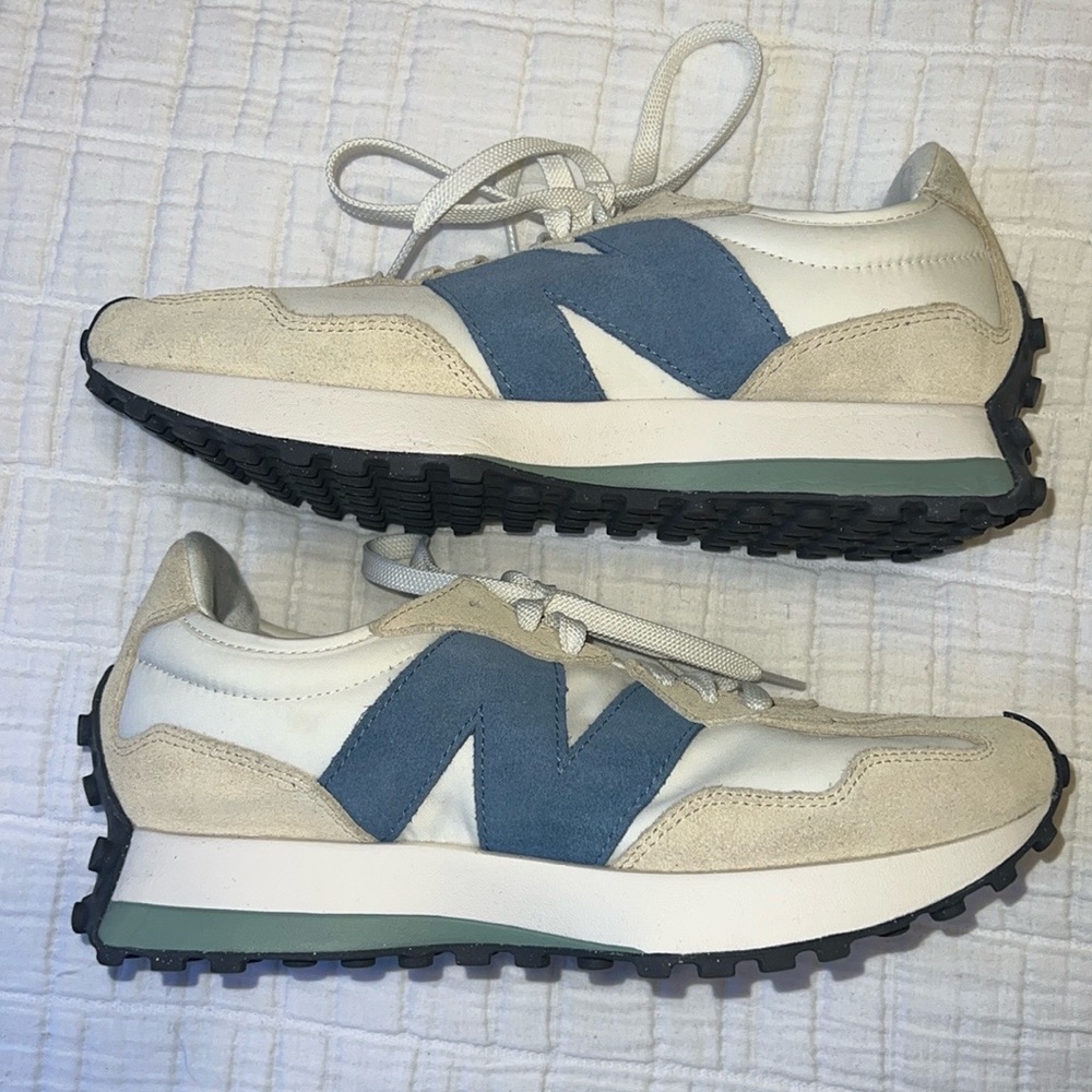 Women’s New Balance 327 Sneakers Size 9.5